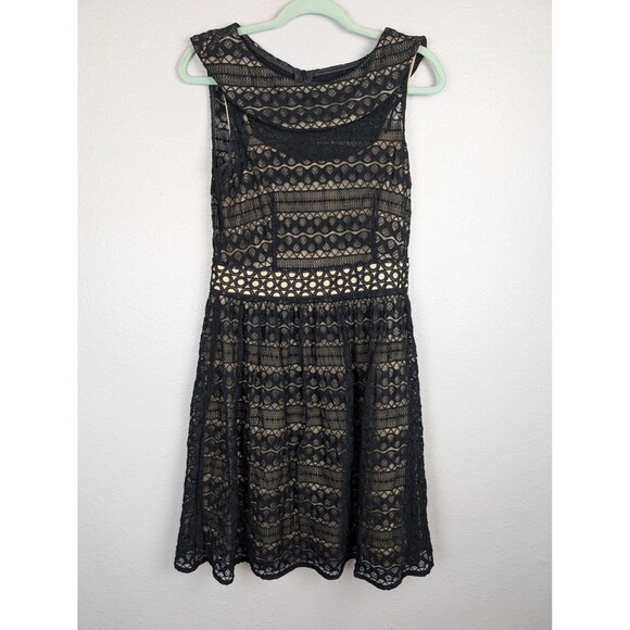 Neiman Marcus Dress Womens 8 Lace Sleeveless Cocktail Party Fit Flare Elegant - Picture 1 of 9
